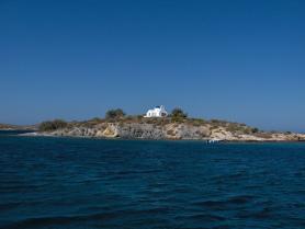 Ostrov Paros - kostelík na ostrůvku