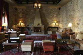 Řecký hotel Semantron Traditional Village s posezením