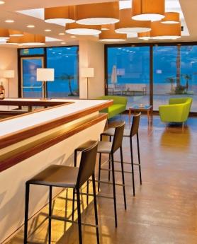 Ostrov Karpathos a hotel Alimounda Mare s barem