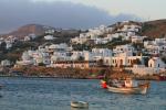 Ostrov Mykonos - západ Slunce nad městečkem ostrova
