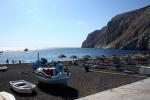 Santorini a pláž letoviska Kamari