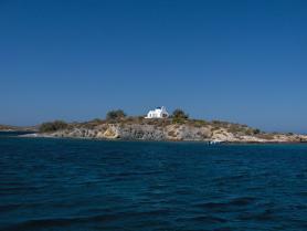 Ostrov Paros - kostelík na ostrůvku