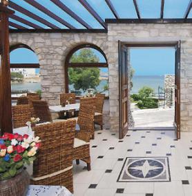 Řecký hotel Contaratos Beach s terasou