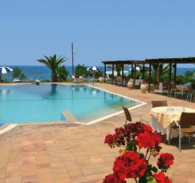 Řecký hotel Oasis s bazénem