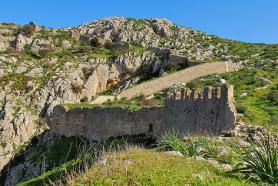 Acrocorinth - středověké hradby