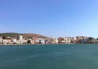 Ostrov Chios a jedno z měst na pobřeží