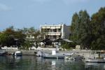 Pohled na řecký hotel Akrogiali od moře