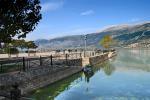 Pohled na jezero u města Ioannina